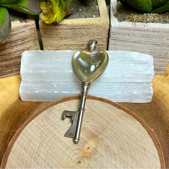 VTG| Heart Key 💖✨ - Picture 1 of 5